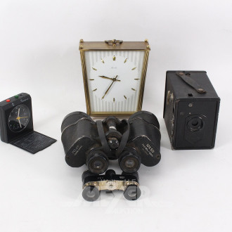 Konvolut Hausrat: Tischuhr, Fern- u. Opernglas, Kamera, etc.