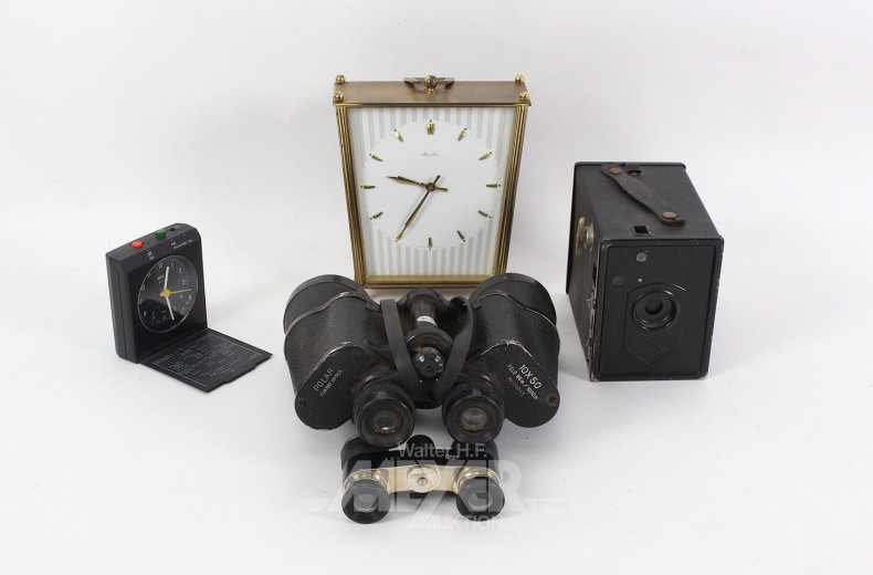Konvolut Hausrat: Tischuhr, Fern- u. Opernglas, Kamera, etc.