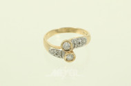 Ring mit 2 Diamanten u. 10 kl. Brillanten