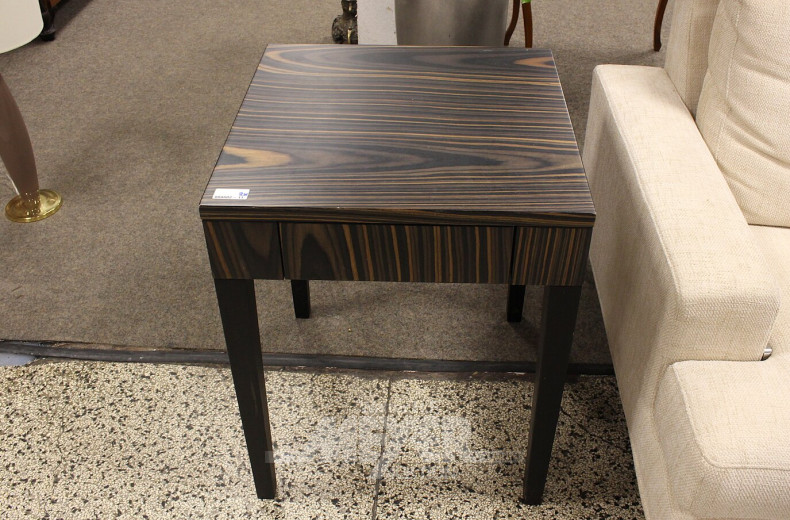 Tisch mit Kunststofffurnier in Holzoptik, 1-zügig (Push2open)