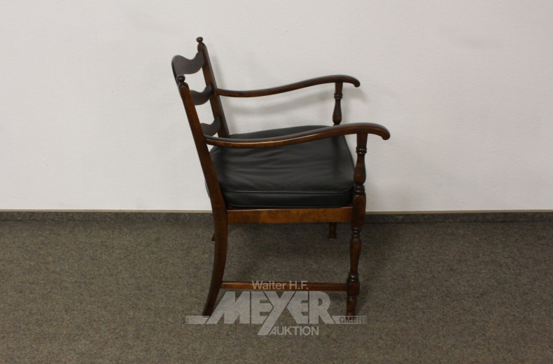 engl. Armlehnstuhl, Mahagoni, Sitzfläche: Korbgeflecht mit Ledersitzkissen