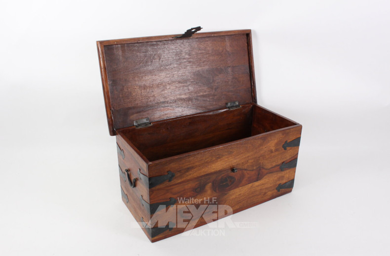 kleine Holztruhe