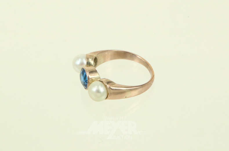 Ring mit 2 Perlen u. 1 blauen Farbstein