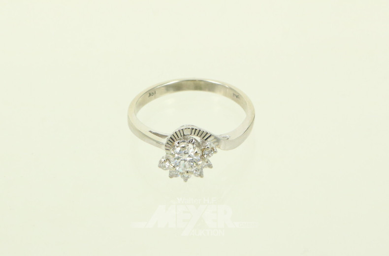 Ring mit 1 Brillanten von ca. 0.2ct, mit Halbkranz von 6 kl. Brillanten