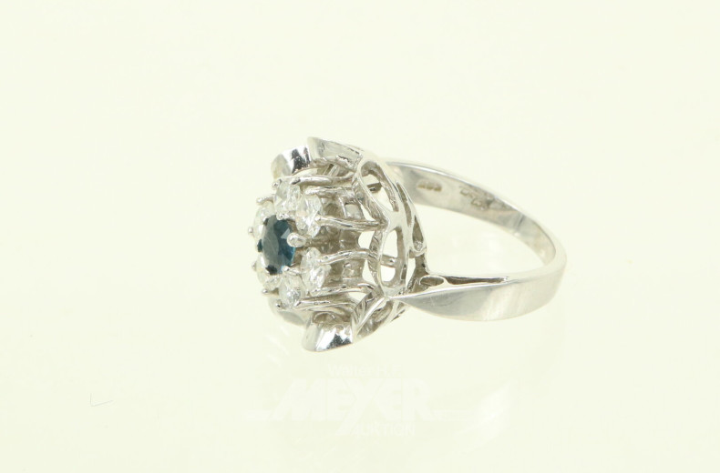 Ring mit 6 Brillanten und 1 blaugrünem Farbstein