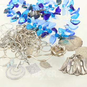 Konvolut Silberschmuck, best. aus Ketten, Ringe, etc.