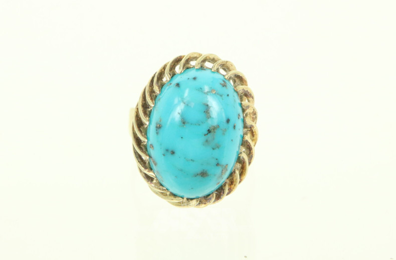 Ring mit blauem  Farbstein-Cabochon