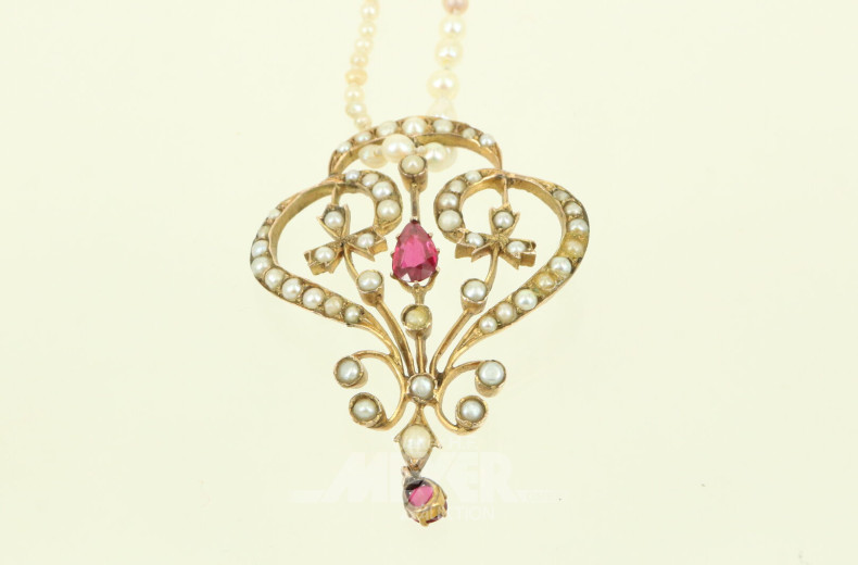 zarte Perlenkette mit 1 antiken Anhänger