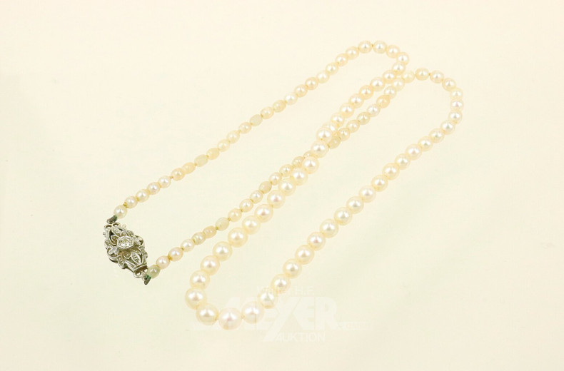 Perlenkette mit Schließe in 750 WG mit 1 kl. Brillant