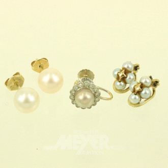 Paar Ohrstecker mit Perle, 1 Paar Ohrclips mit kl. Perlen, sowie 1 einzelner antiker Ohrclip mit Perle umkranzt von kl. Brillanten