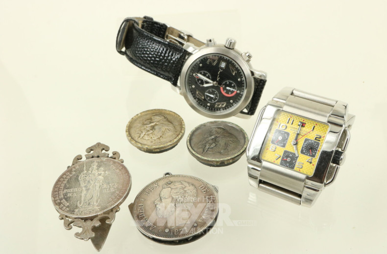 Konvolut: 2 Armbanduhren, 1 Münzanhänger sowie 1 Geldscheinklammer
