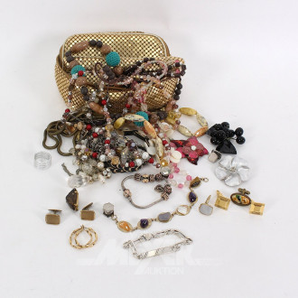 Abendtasche mit Modeschmuck, u.a.: