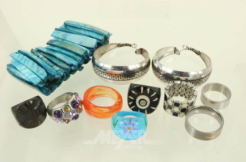 Konvolut Modeschmuck, best. aus Ringe, Armreif, Anhänger, Ohrringe, Ketten etc.
