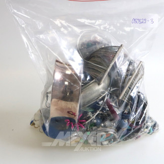 Konvolut Modeschmuck, best. aus Ohrstecker, Ringe, gr. Amreifen, Anhänger, Ketten etc.