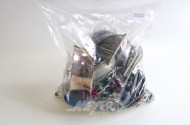 Konvolut Modeschmuck, best. aus Ohrstecker, Ringe, gr. Amreifen, Anhänger, Ketten etc.