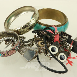 Konvolut Modeschmuck, best. aus: