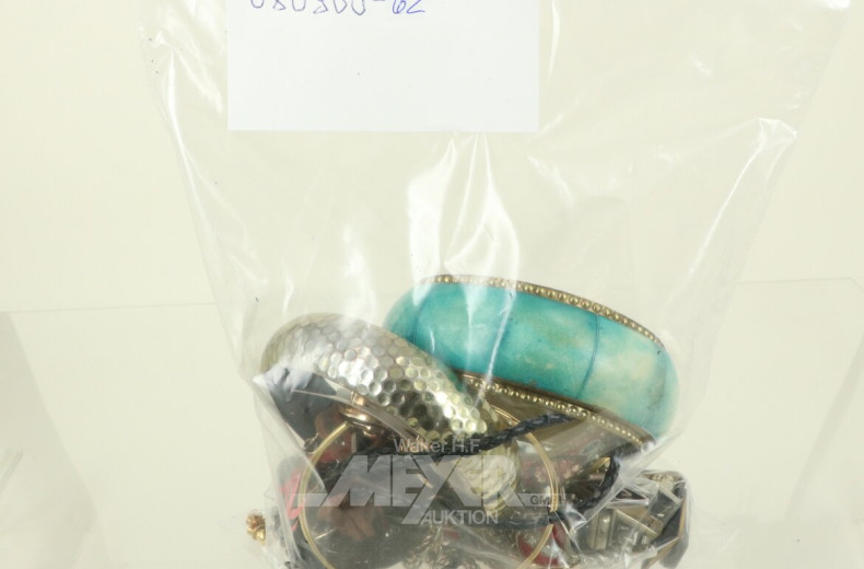 Konvolut Modeschmuck, best. aus: