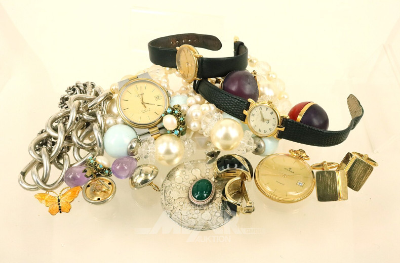 Konvolut Mode- und Silberschmuck in roter Schatulle, sowie 3 Armbanduhren, u.a. Tissot u. Maurice Lacroix