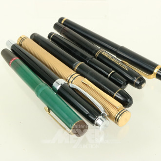 7 versch. Schreibgeräte: Füllfederhalter und Kugelschreiber