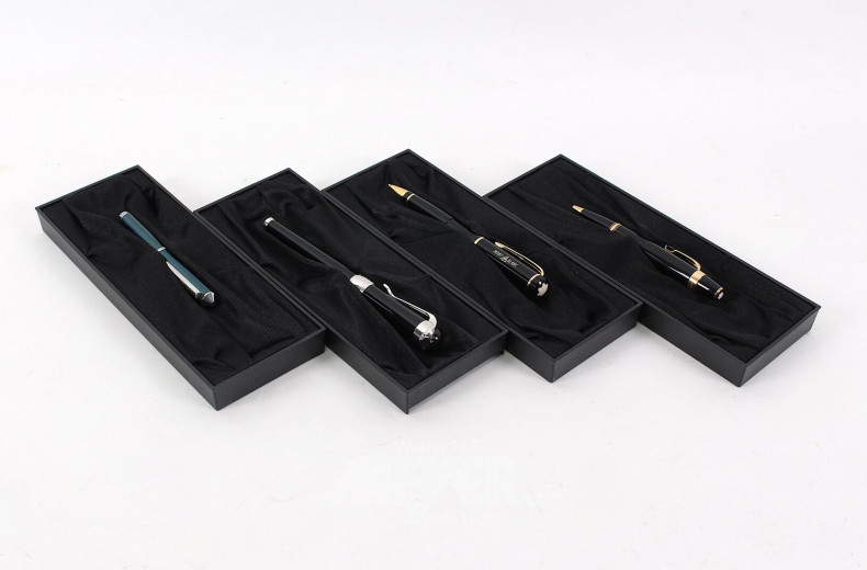 4 Schreibgeräte, u.a. Mont Blanc Kugelschreiber