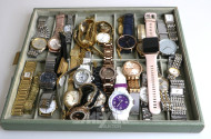 Posten versch. Damen- und Herrenarmbanduhren, ca. 34 Stück