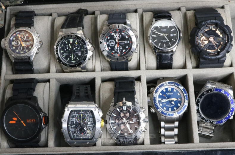 Uhren-Sammlerbox, beschädigt mit 9 versch. Herrenuhren