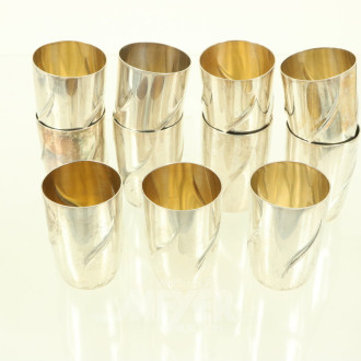 11 kl. Trinkbecher mit Innenvergoldung