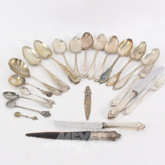 Posten div. Besteckteile: Esslöffel, Gabeln, Messer
