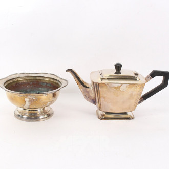 1 englische Teekanne und 1 Schale mit Standfuß