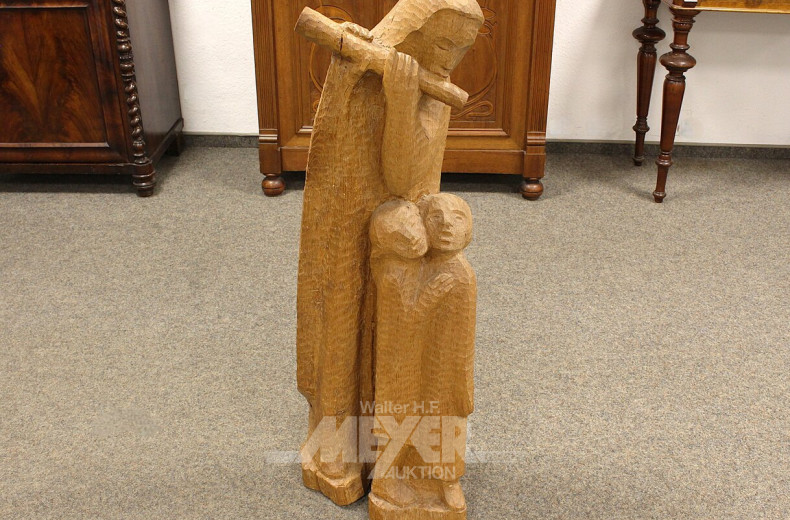 Holzskulptur 'Flötenspieler mit singendem Kinderduo'