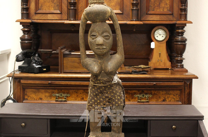 Holzfigur, Afrikanische Stammeskunst "Wasserträgerin"