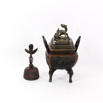 asiat. Räuchergefäß, Bronze sowie eine Metall-Tischglocke