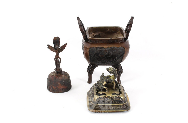 asiat. Räuchergefäß, Bronze sowie eine Metall-Tischglocke
