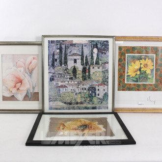 4 Kunstdrucke mit Blumendarstellungen u. 1 Dorfansicht