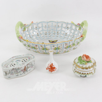 4 Teile Porzellan: Deckeldose, Henkelkorb, Potpourriedose, Vase