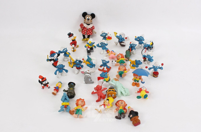 Posten Kleinfiguren, ca. 30 Stück,  u.a. Schlümpfe, Micky Maus, etc.
