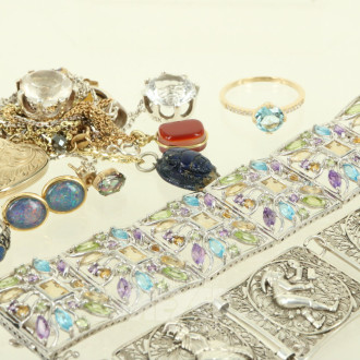 Posten Silberschmuck: Anhänger, Armbänder, Ketten,