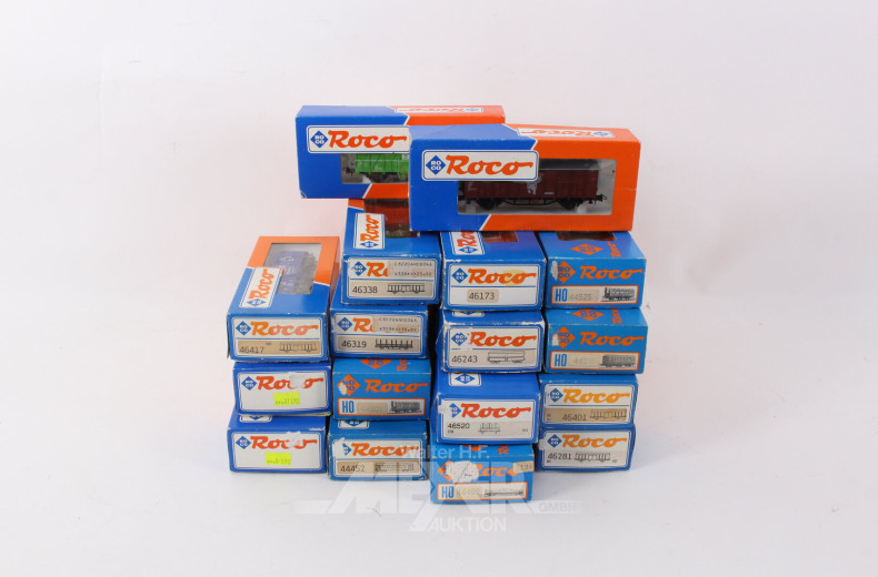 Posten  div. Sets: Personenwagen und Güterwaggons,  ca. 40 Stück