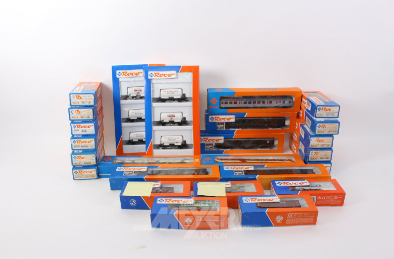 Posten  div. Sets: Personenwagen und Güterwaggons,  ca. 40 Stück