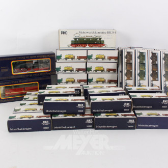 Posten  div. Güterwaggons,  ca. 42 Stück und 3 Loks