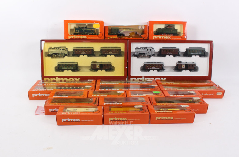 Konvolut: 1 Lok, 2 zug-Sets, 18 Güterwaggons