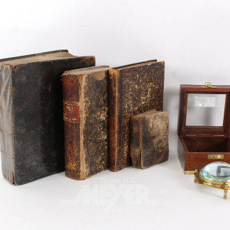 4 antiquarische Bücher und 1 Lupe