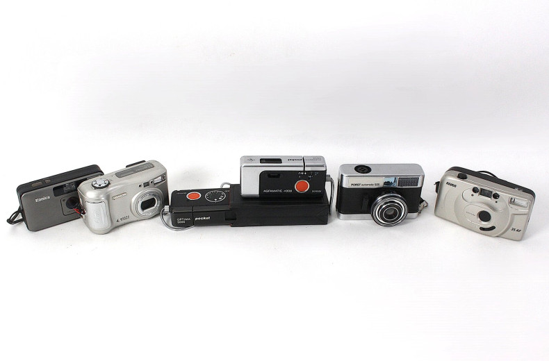 kl. Posten versch. Kameras u.a. Medion, Konica, Agfa etc.