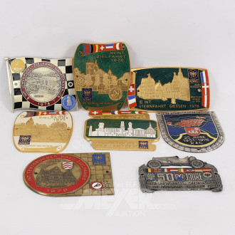 8 Automobil Plaketten, u.a. ADAC Zielfahrten