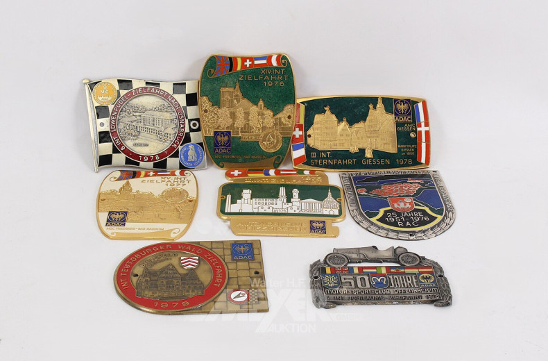 8 Automobil Plaketten, u.a. ADAC Zielfahrten