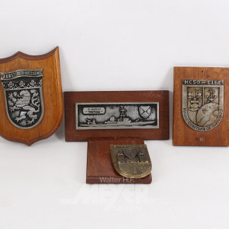 4 Marine-Wappen, u.a. U-Jagdboot   "TRITON"