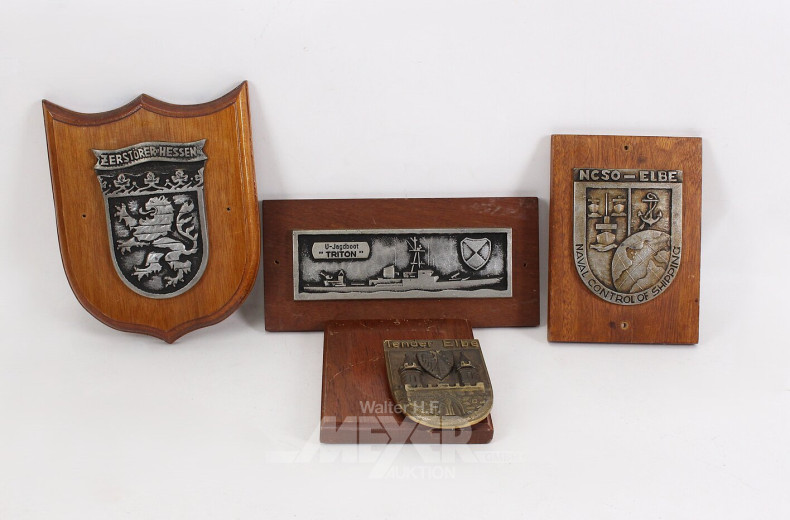 4 Marine-Wappen, u.a. U-Jagdboot   "TRITON"