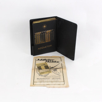 Handrechner ADDIATOR mit Anleitung im Leder Etui