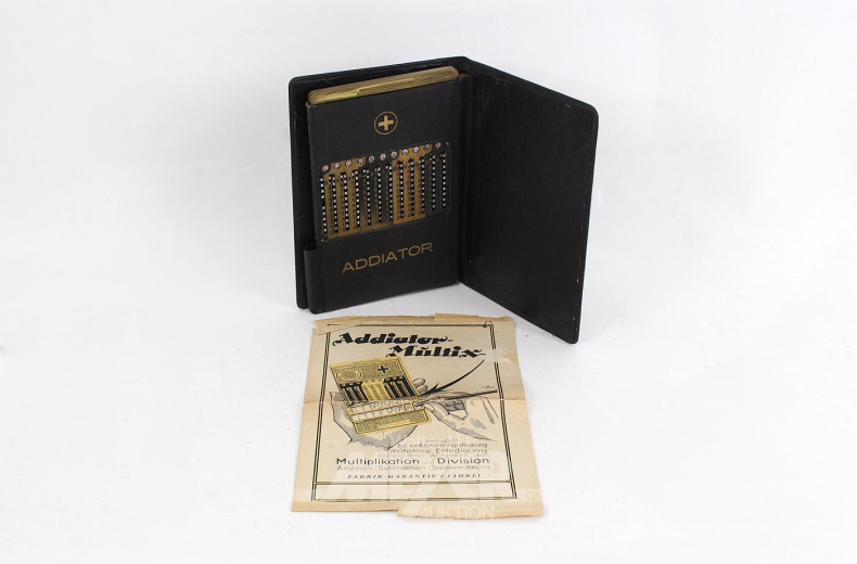 Handrechner ADDIATOR mit Anleitung im Leder Etui