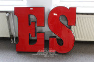 2 Leuchtbuchstaben 'E' und 'S' in Rot